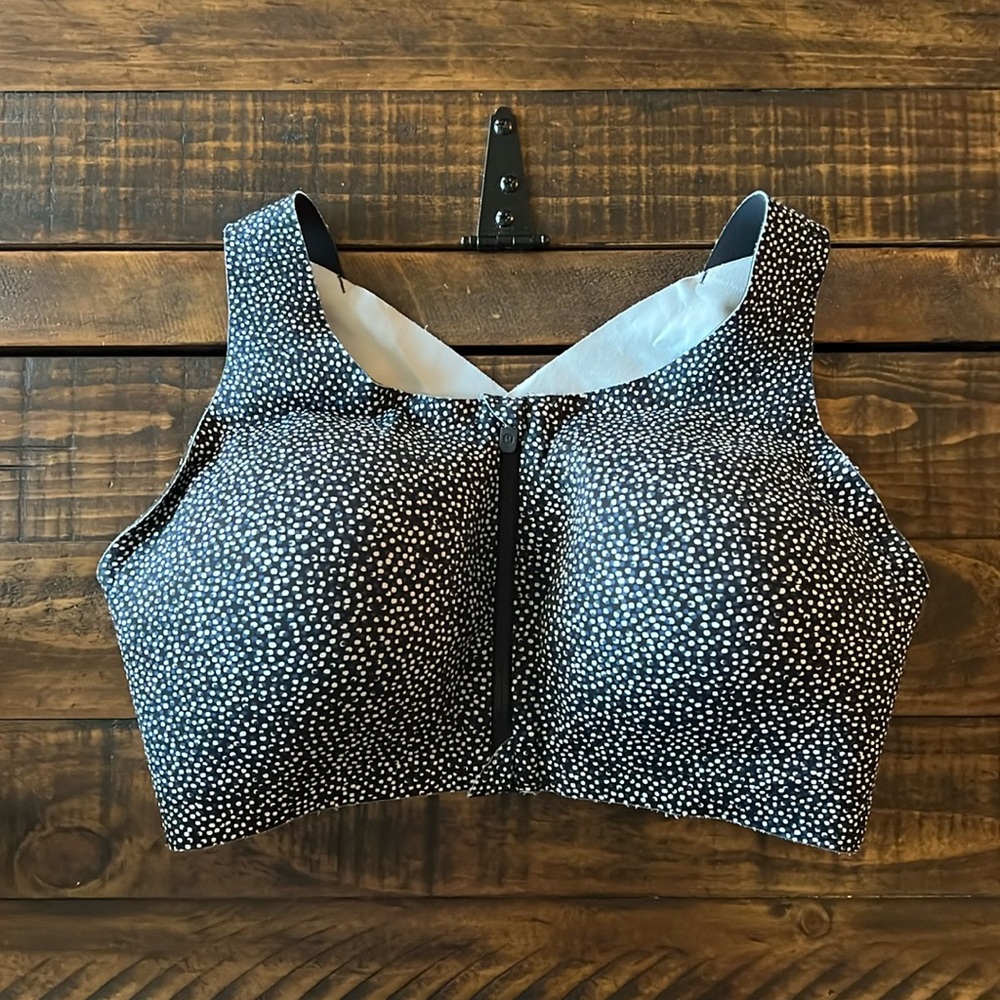 Lululemon Enlite bra size 36E (36DD)